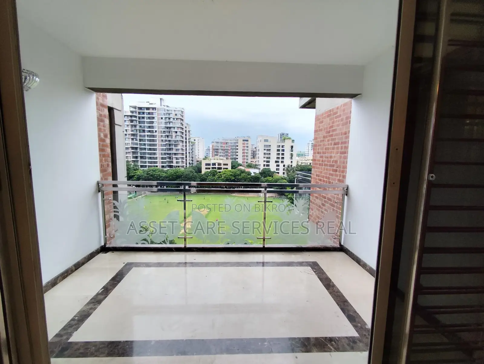 গুলশান-২ এ ৬৫০০ বর্গফুটের ৪ বেডরুমের সেমি-ফার্নিশড বড় অ্যাপার্টমেন্ট ভাড়া