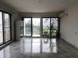 গুলশান-২ এ ভাড়ার জন্য ৪১০০ বর্গফুটের লেক ভিউ অ্যাপার্টমেন্ট