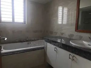 গুলশান-২ এ ভাড়ার জন্য ৪১০০ বর্গফুটের লেক ভিউ অ্যাপার্টমেন্ট