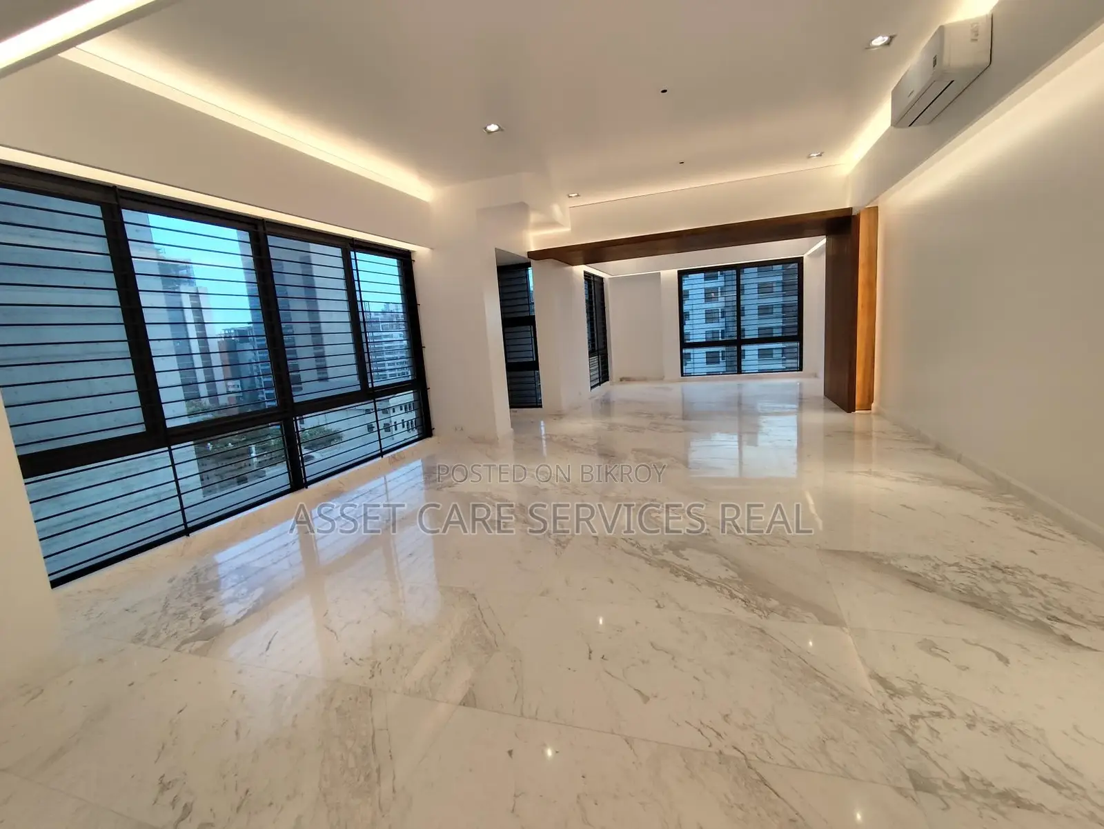 North Gulshan 5-Bedroom Luxurious Duplex Apartment with Gym & Pool Facilities for Rent