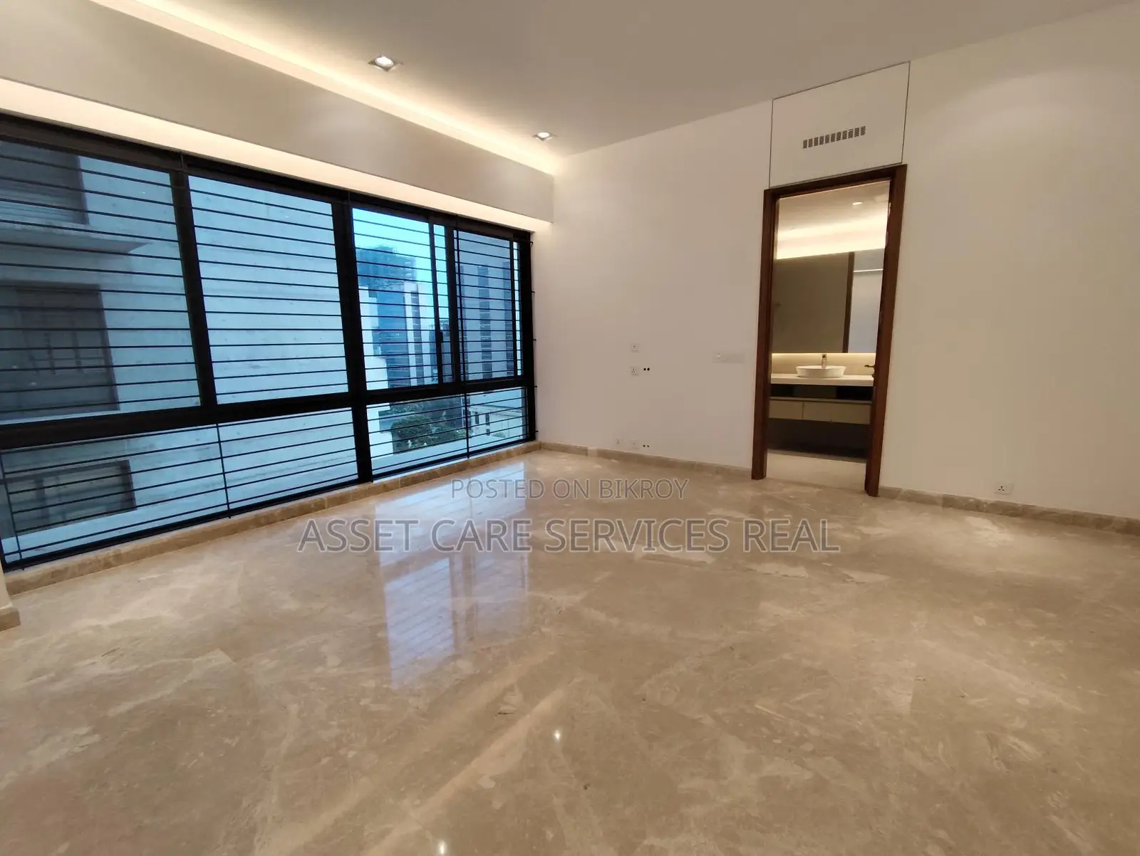 North Gulshan 5-Bedroom Luxurious Duplex Apartment with Gym & Pool Facilities for Rent