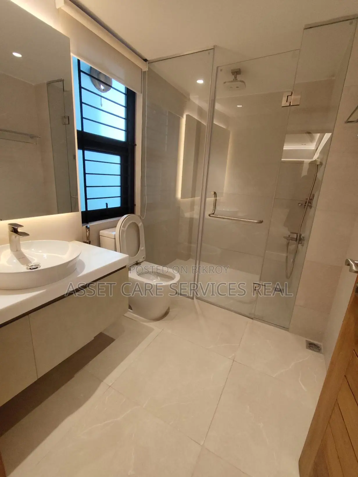 North Gulshan 5-Bedroom Luxurious Duplex Apartment with Gym & Pool Facilities for Rent
