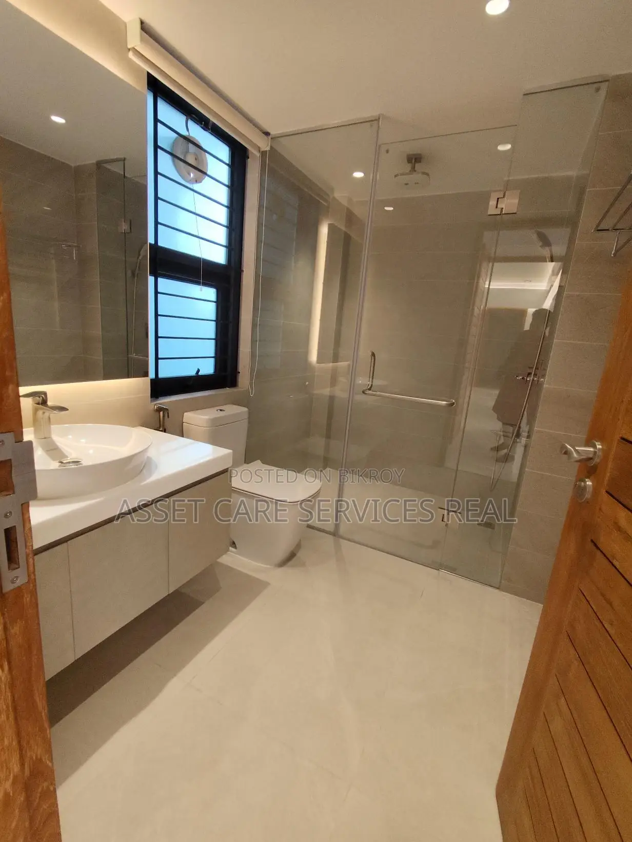 North Gulshan 5-Bedroom Luxurious Duplex Apartment with Gym & Pool Facilities for Rent