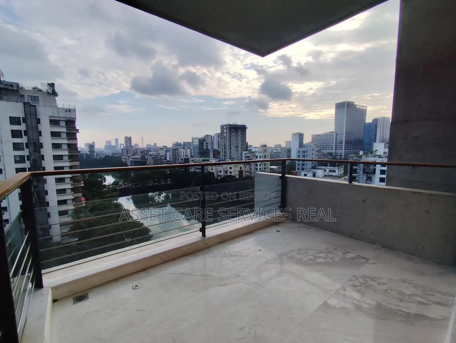 North Gulshan 5-Bedroom Luxurious Duplex Apartment with Gym & Pool Facilities for Rent