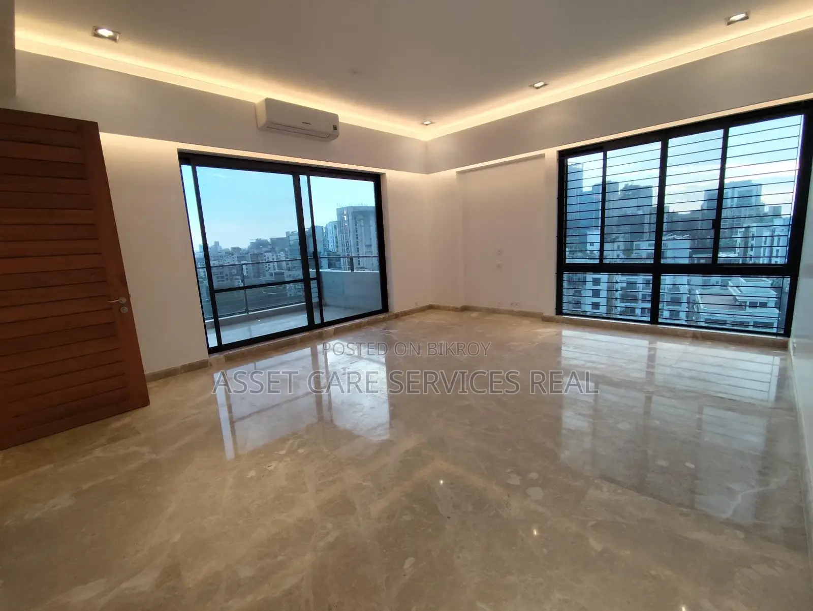 North Gulshan 5-Bedroom Luxurious Duplex Apartment with Gym & Pool Facilities for Rent