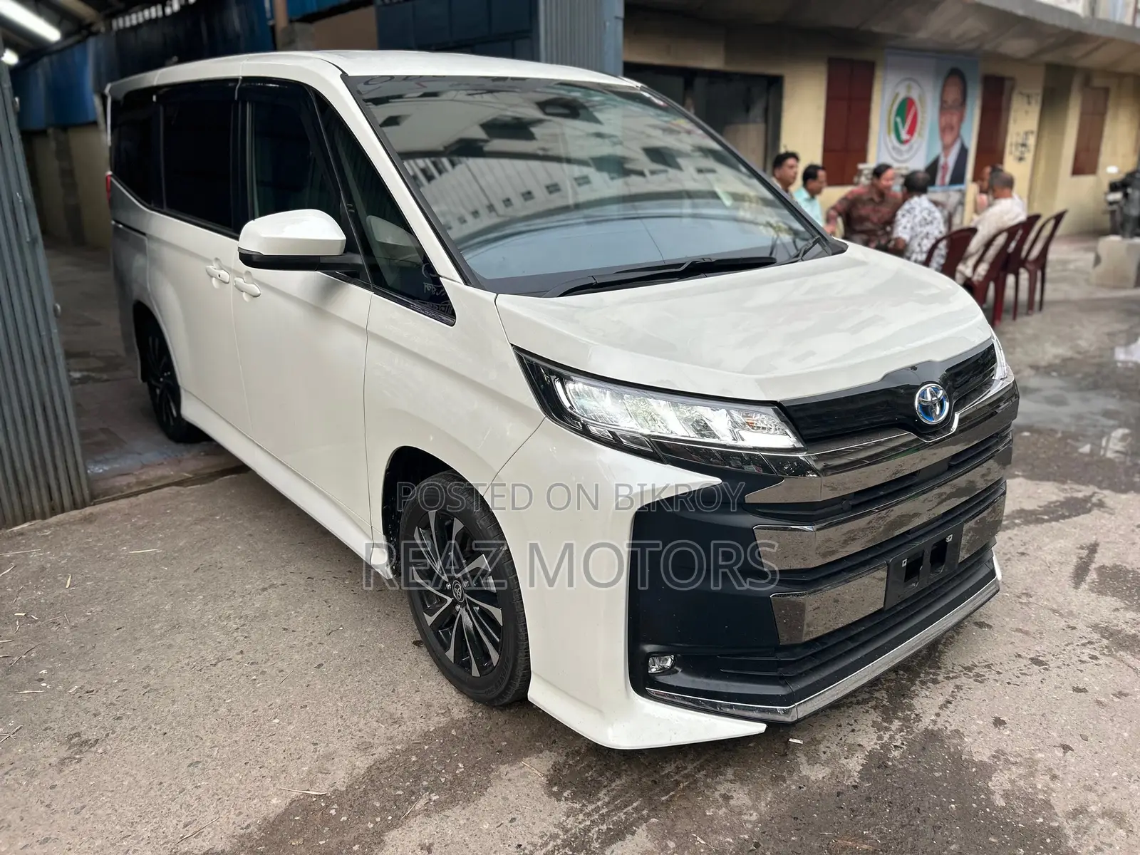 Toyota Noah SZ PKG PEARL / 2022