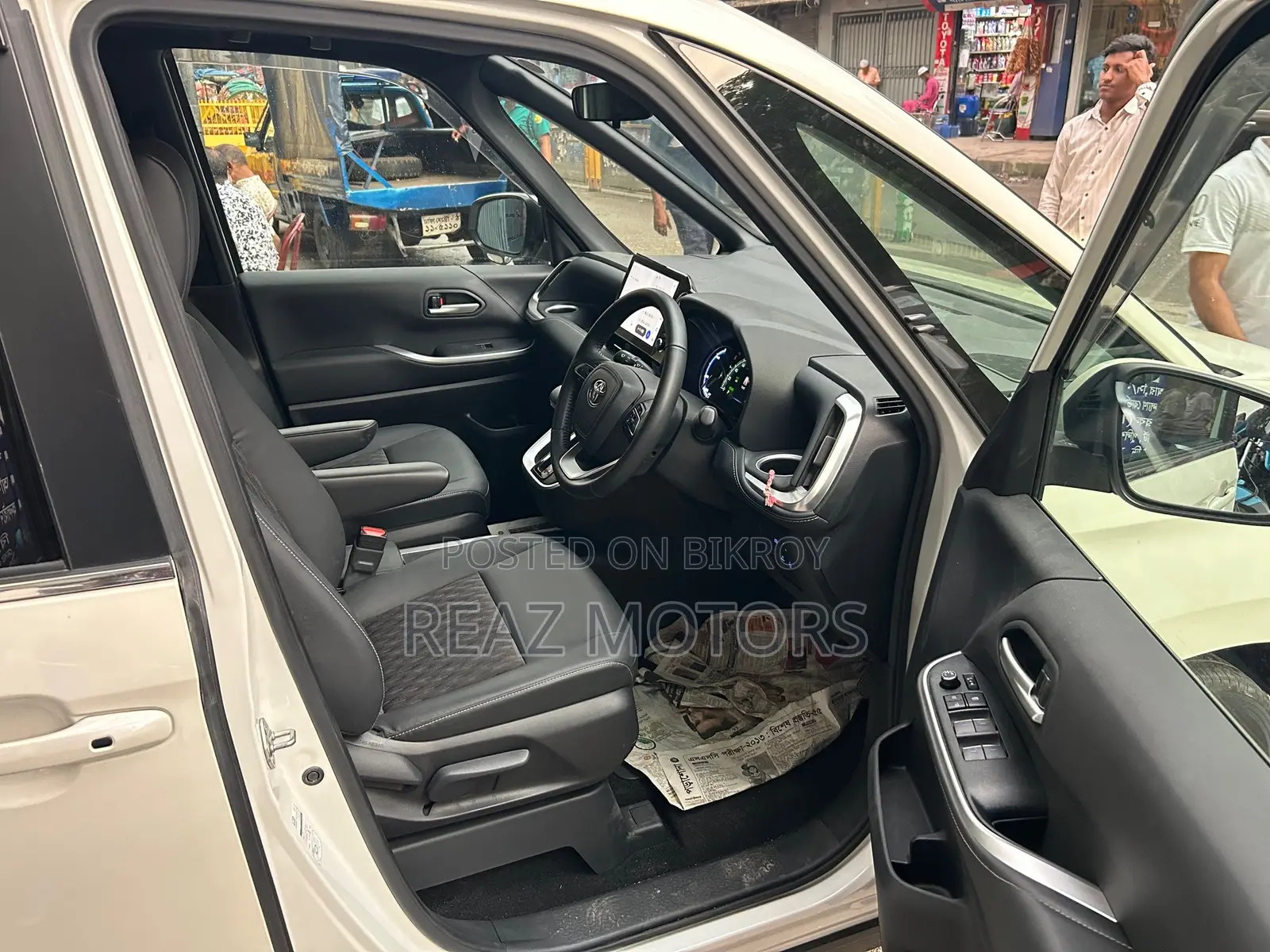 Toyota Noah SZ PKG PEARL / 2022