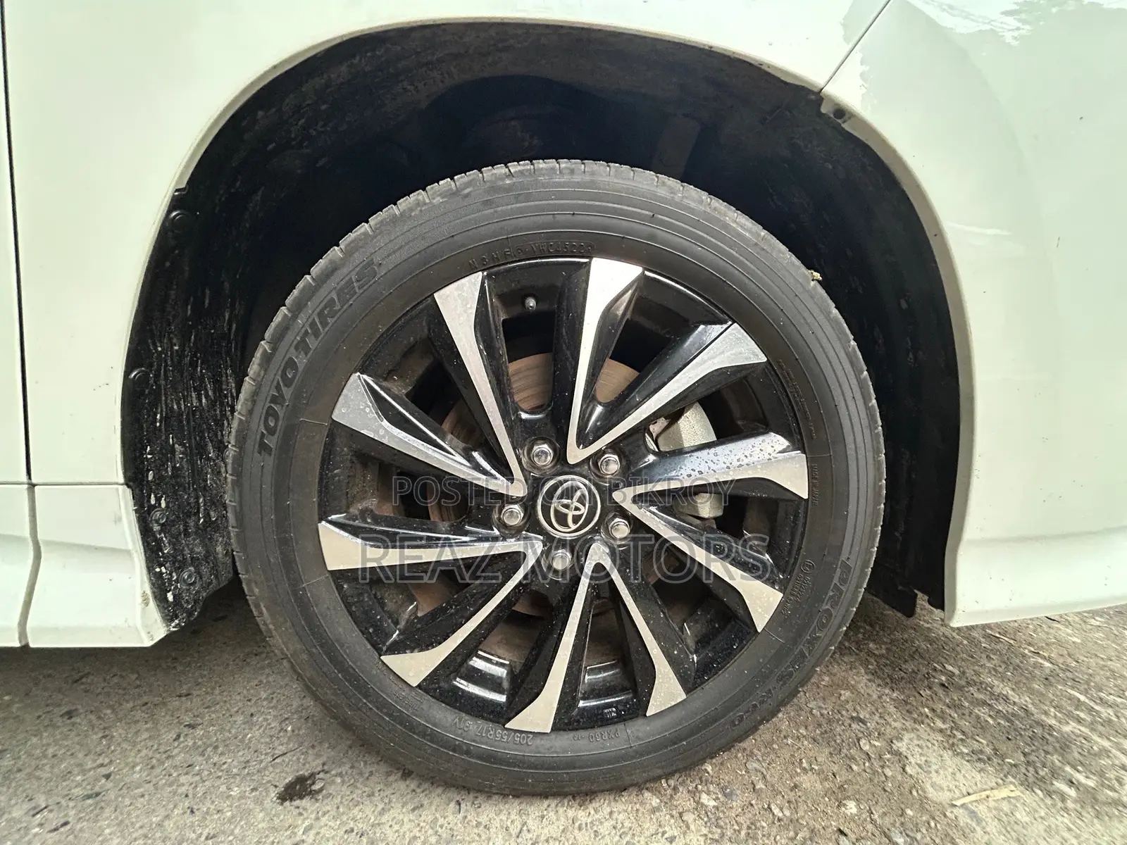 Toyota Noah SZ PKG PEARL / 2022