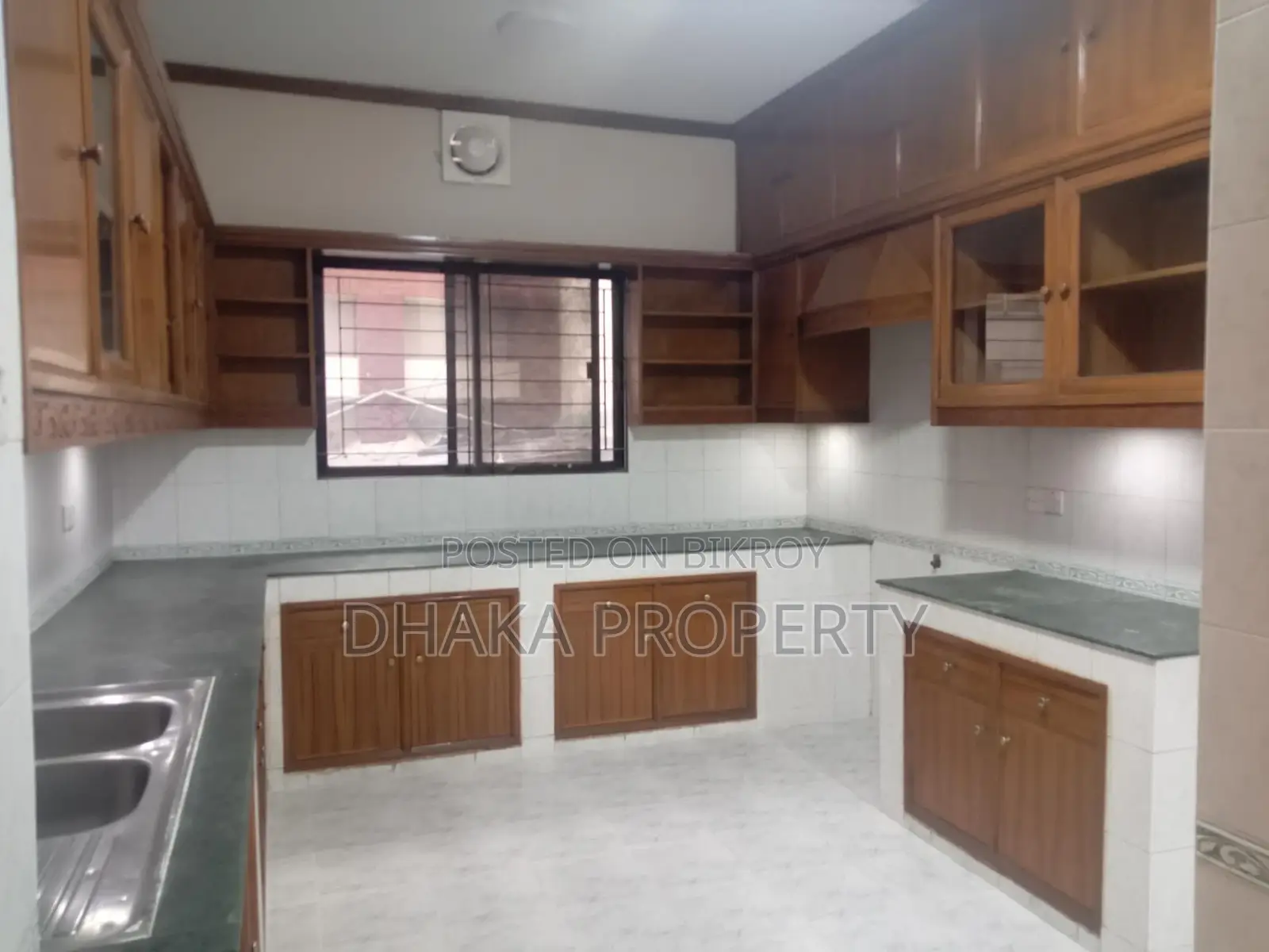 Un-Furnished 4 Beds (3300-Sqft) Apartment Rent in Gulshan -2