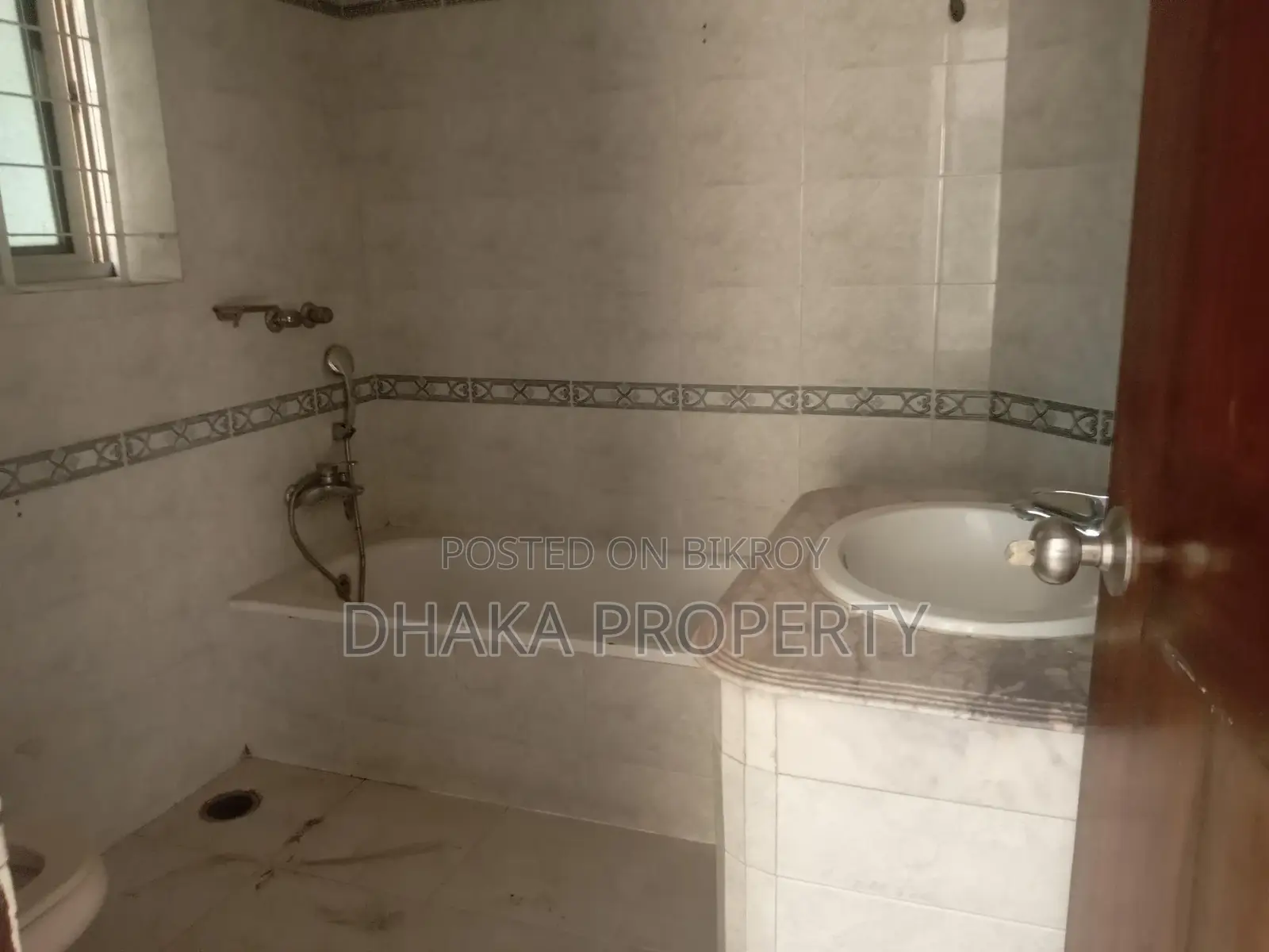 Un-Furnished 4 Beds (3300-Sqft) Apartment Rent in Gulshan -2