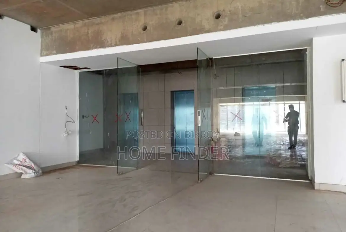 গুলশান এভিনিউতে ভাড়ার জন্য ১০০% কমার্শিয়াল ৪০০০ বর্গফুটের ওপেন স্পেস