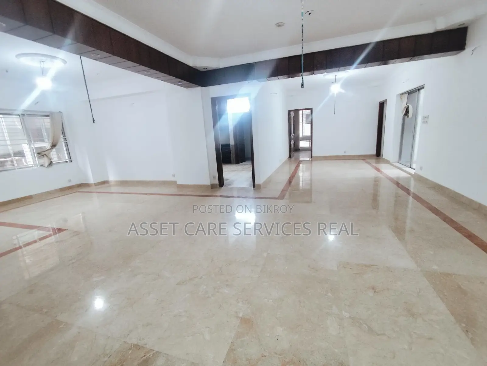 Gulshan-2 Nearby Circle 4000-Sqft Beautiful Office Space Rent