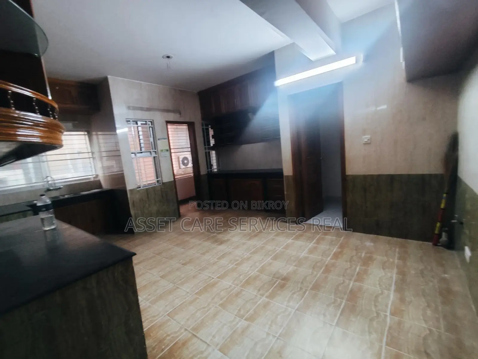 Gulshan-2 Nearby Circle 4000-Sqft Beautiful Office Space Rent