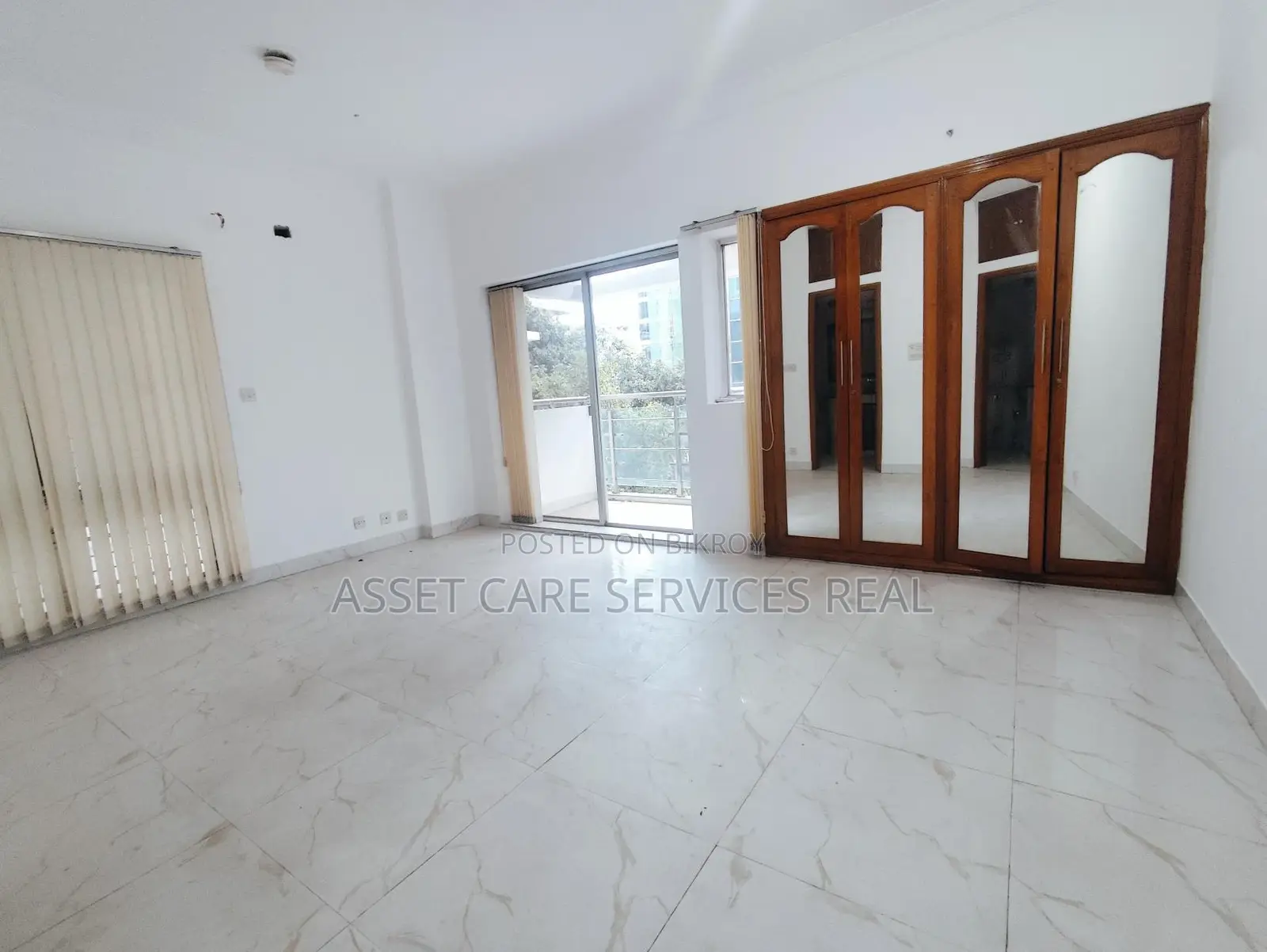 Gulshan-2 Nearby Circle 4000-Sqft Beautiful Office Space Rent