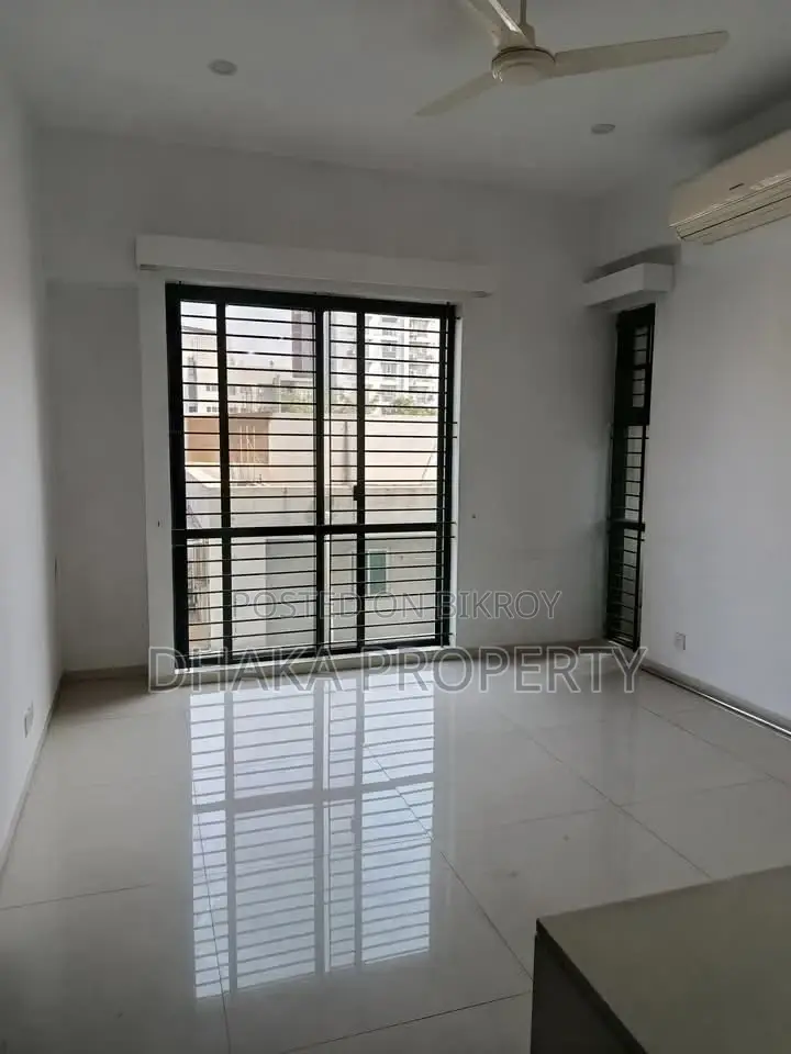 Swimming Pool & Gym Facilities Luxury Apartment Rent in Baridhara