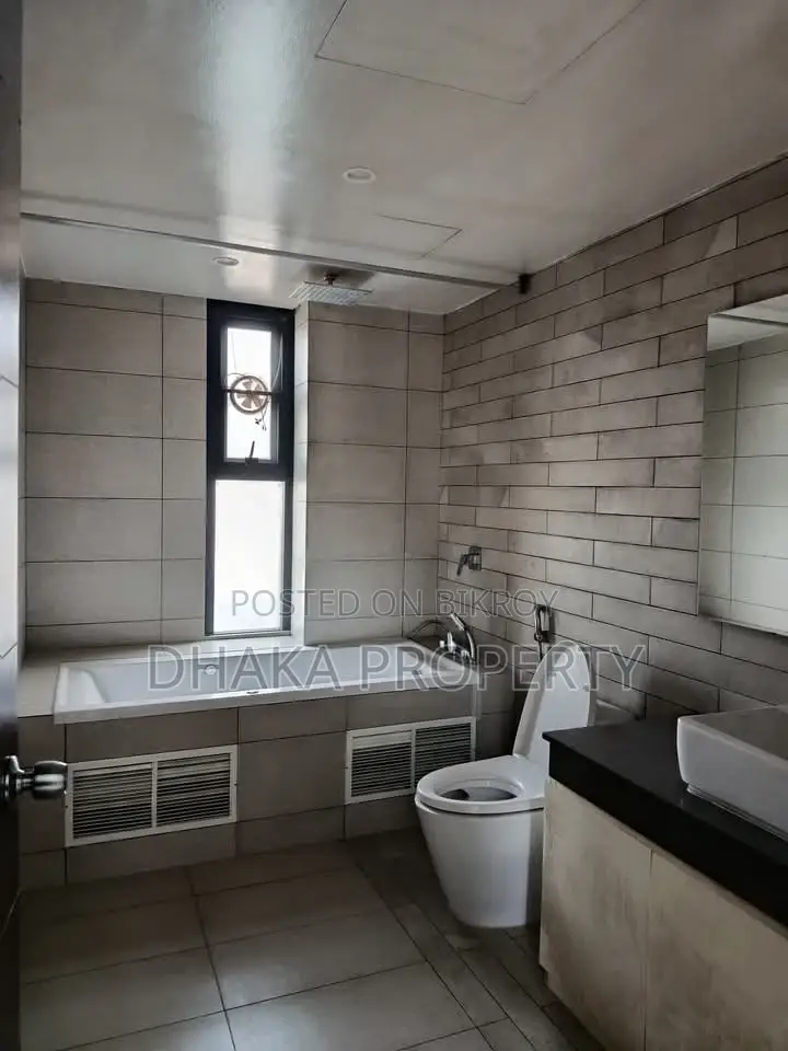 Swimming Pool & Gym Facilities Luxury Apartment Rent in Baridhara