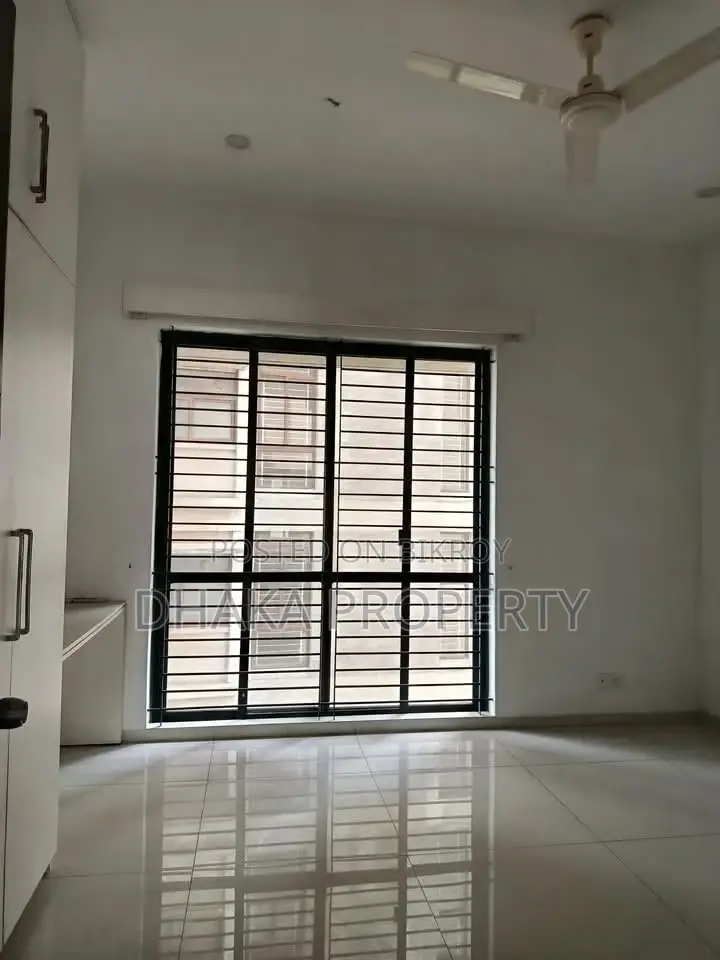 Swimming Pool & Gym Facilities Luxury Apartment Rent in Baridhara