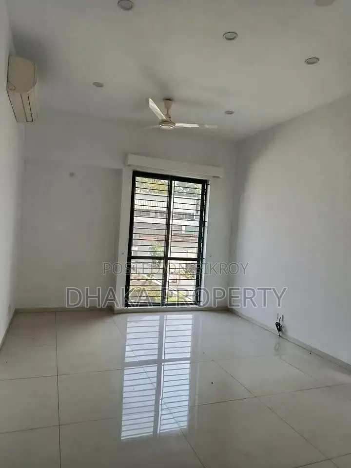 Swimming Pool & Gym Facilities Luxury Apartment Rent in Baridhara