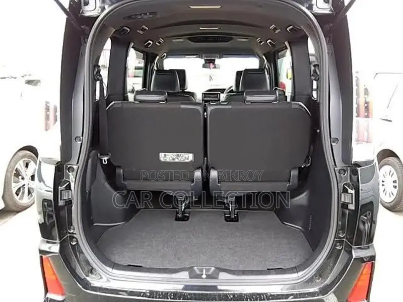 Toyota Noah si wxb non hybrid 2 2020