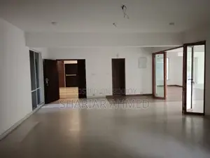 গুলশান-২ এ লেক ভিউসহ জিম ও পুল সুবিধাযুক্ত সেমি-ফার্নিশড ফ্ল্যাট ভাড়ার জন্য
