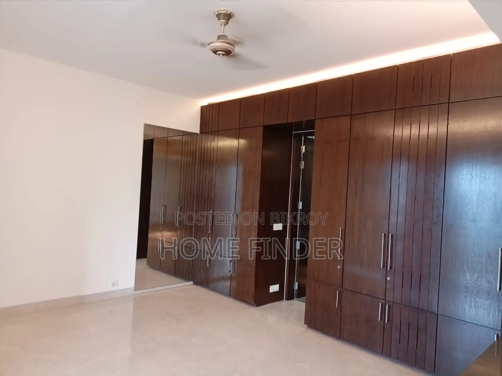 গুলশান-২ এ ভাড়ার জন্য ৩৪৫০ বর্গফুটের সেমি-ফার্নিশড অ্যাপার্টমেন্ট
