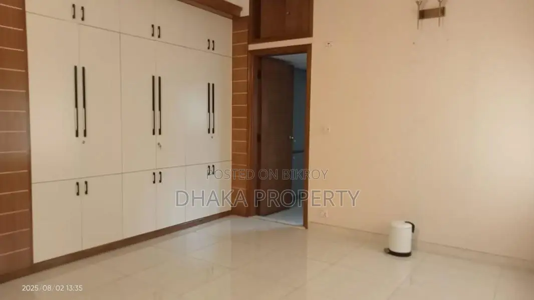 2500SqFt.Semi Furnish Apartment Rent In Gulshan Area