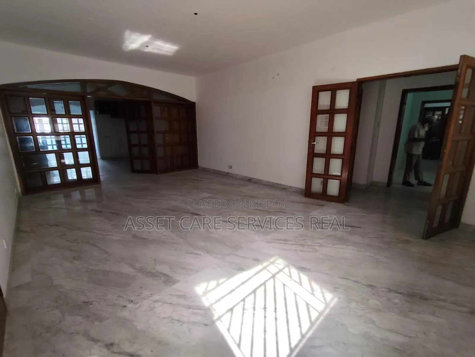 Prime Location 2650-Sqft Office Space for Rent in Gulshan-2