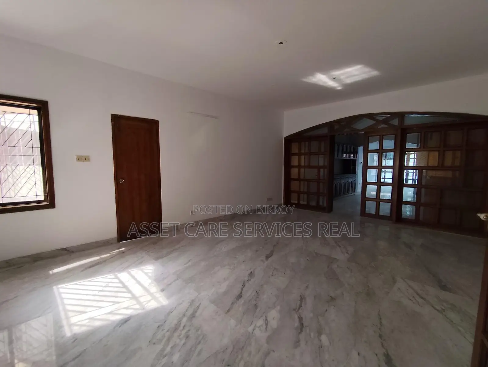 Prime Location 2650-Sqft Office Space for Rent in Gulshan-2