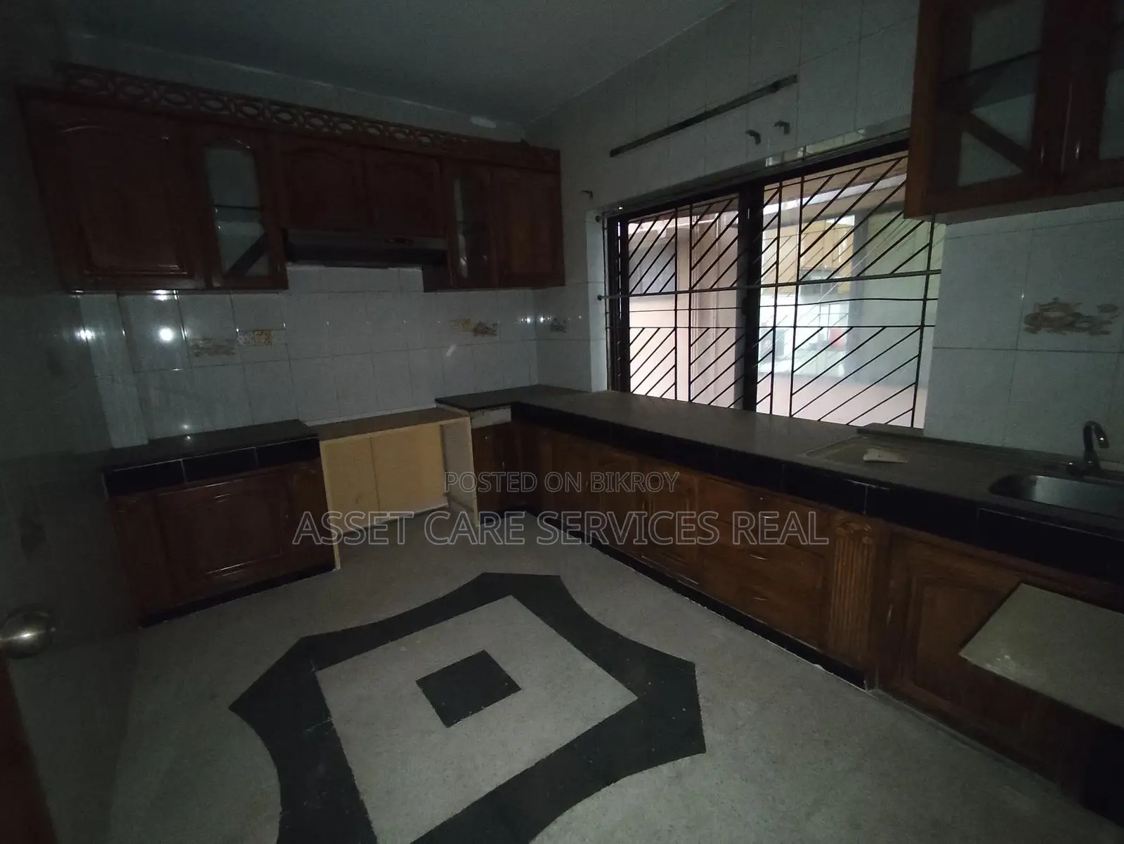 Prime Location 2650-Sqft Office Space for Rent in Gulshan-2