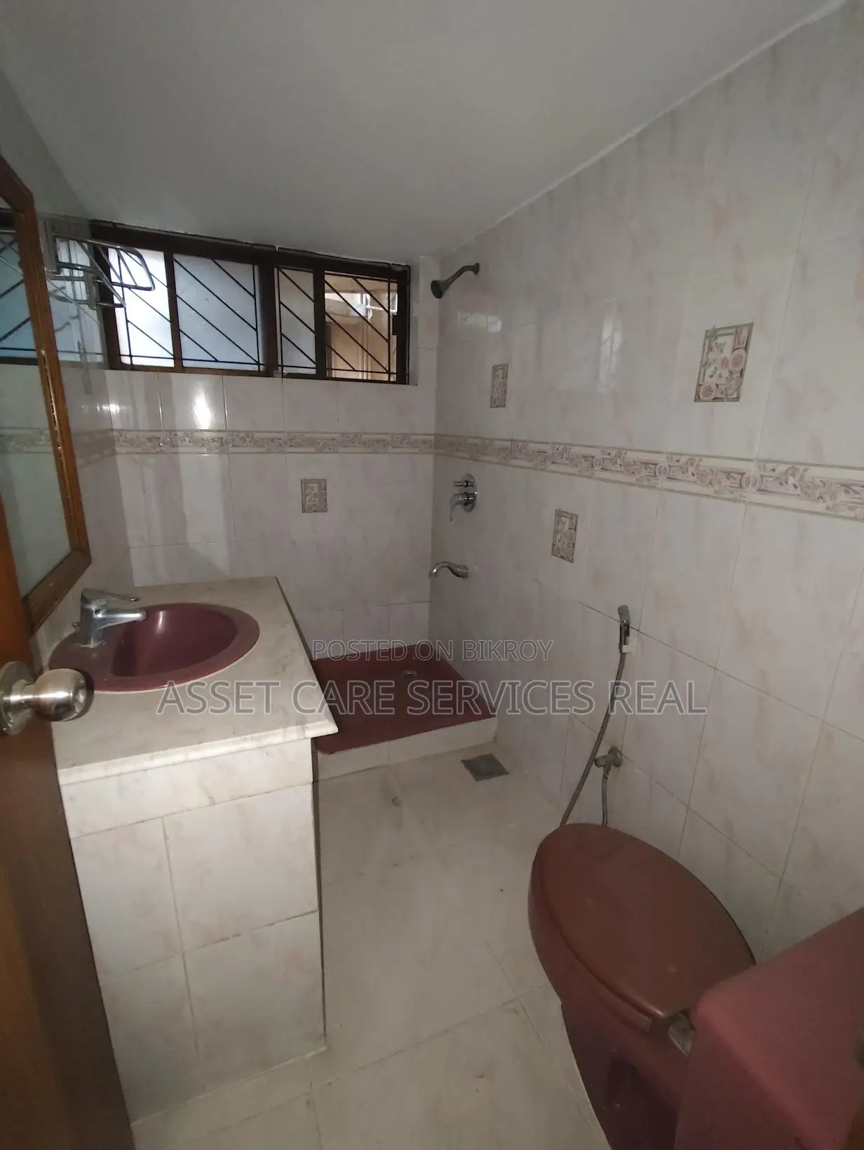Prime Location 2650-Sqft Office Space for Rent in Gulshan-2