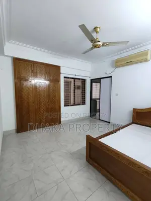 গুলশানে ২৩০০ বর্গফুটের চমৎকার আন-ফার্নিশড ৩ বেডরুমের অ্যাপার্টমেন্ট ভাড়া