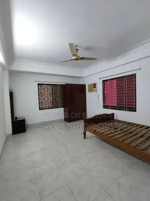 গুলশানে ২৩০০ বর্গফুটের চমৎকার আন-ফার্নিশড ৩ বেডরুমের অ্যাপার্টমেন্ট ভাড়া