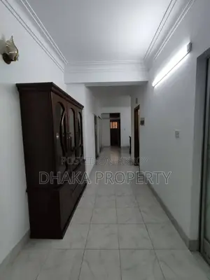 গুলশানে ২৩০০ বর্গফুটের চমৎকার আন-ফার্নিশড ৩ বেডরুমের অ্যাপার্টমেন্ট ভাড়া