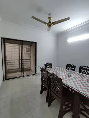 গুলশানে ২৩০০ বর্গফুটের চমৎকার আন-ফার্নিশড ৩ বেডরুমের অ্যাপার্টমেন্ট ভাড়া