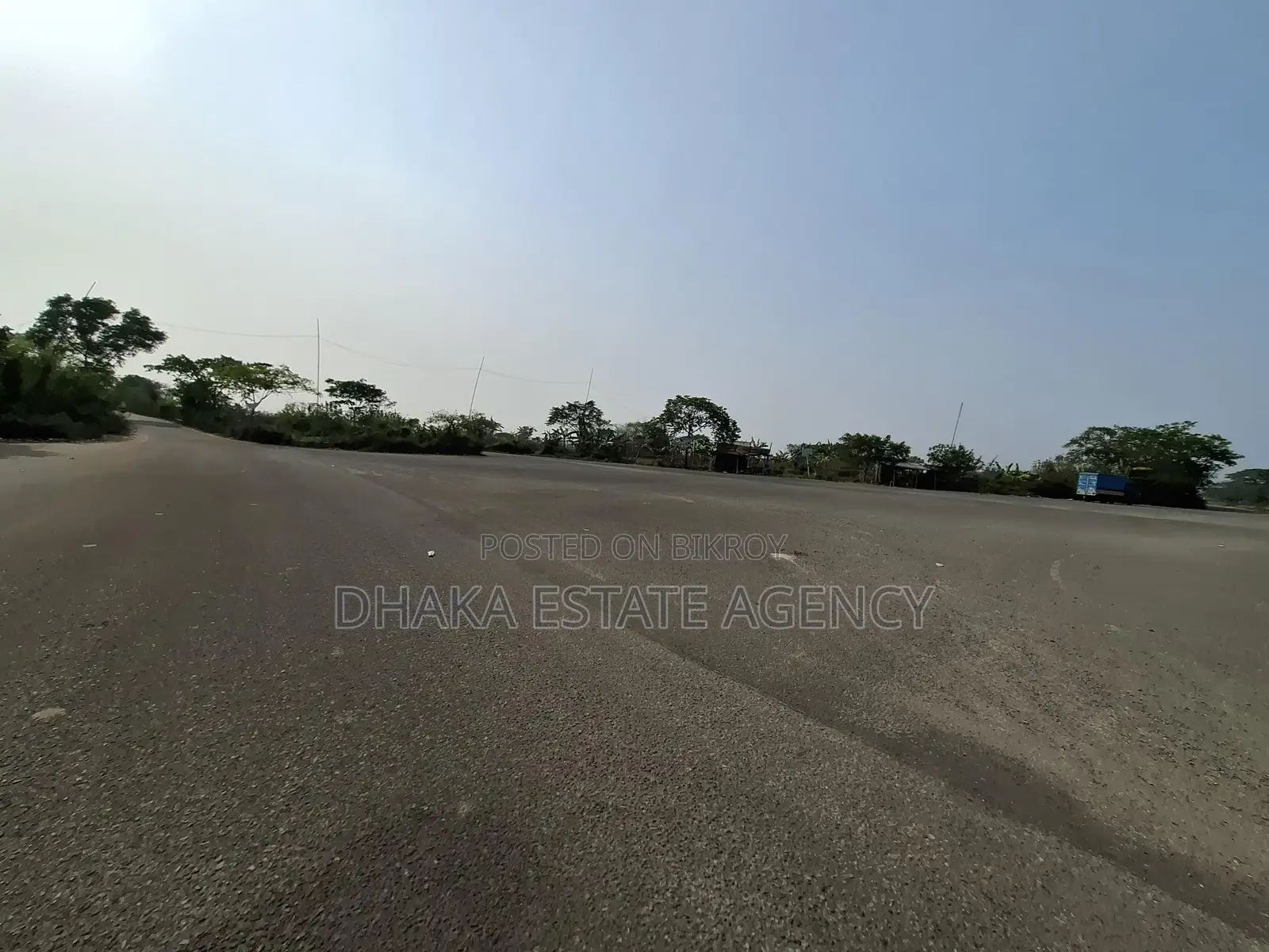 100 Feet Road 7.5 Katha South-East Corner Plot