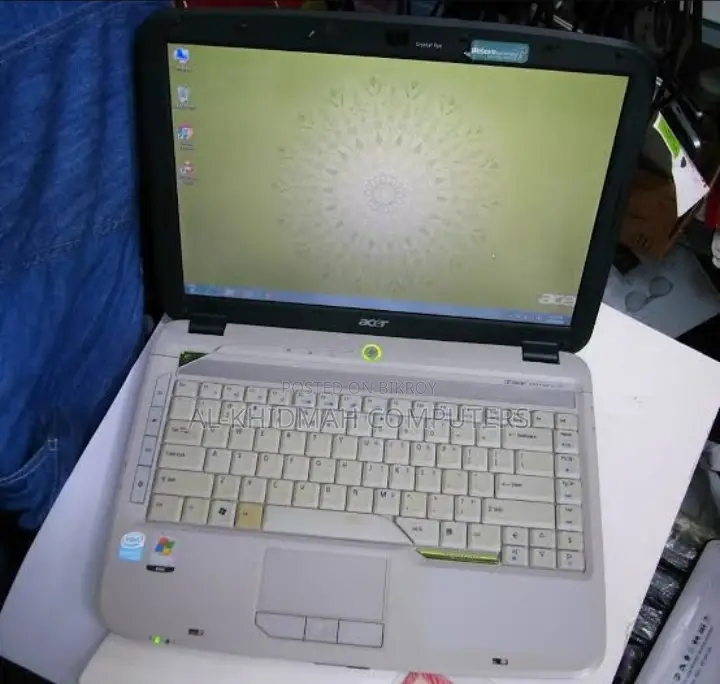 Acer Laptop, 4GB RAM, 250GB Hard Disk