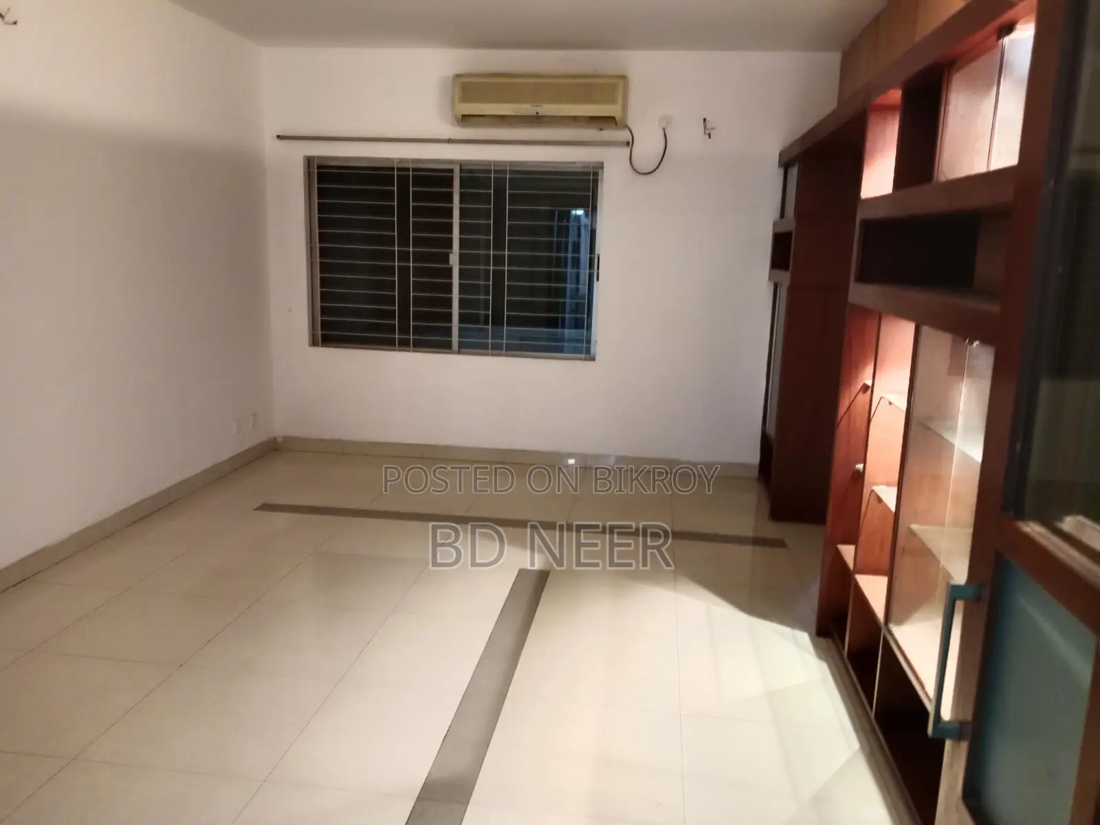 lake view semi furnish 4 bedroom apt rent in banani North