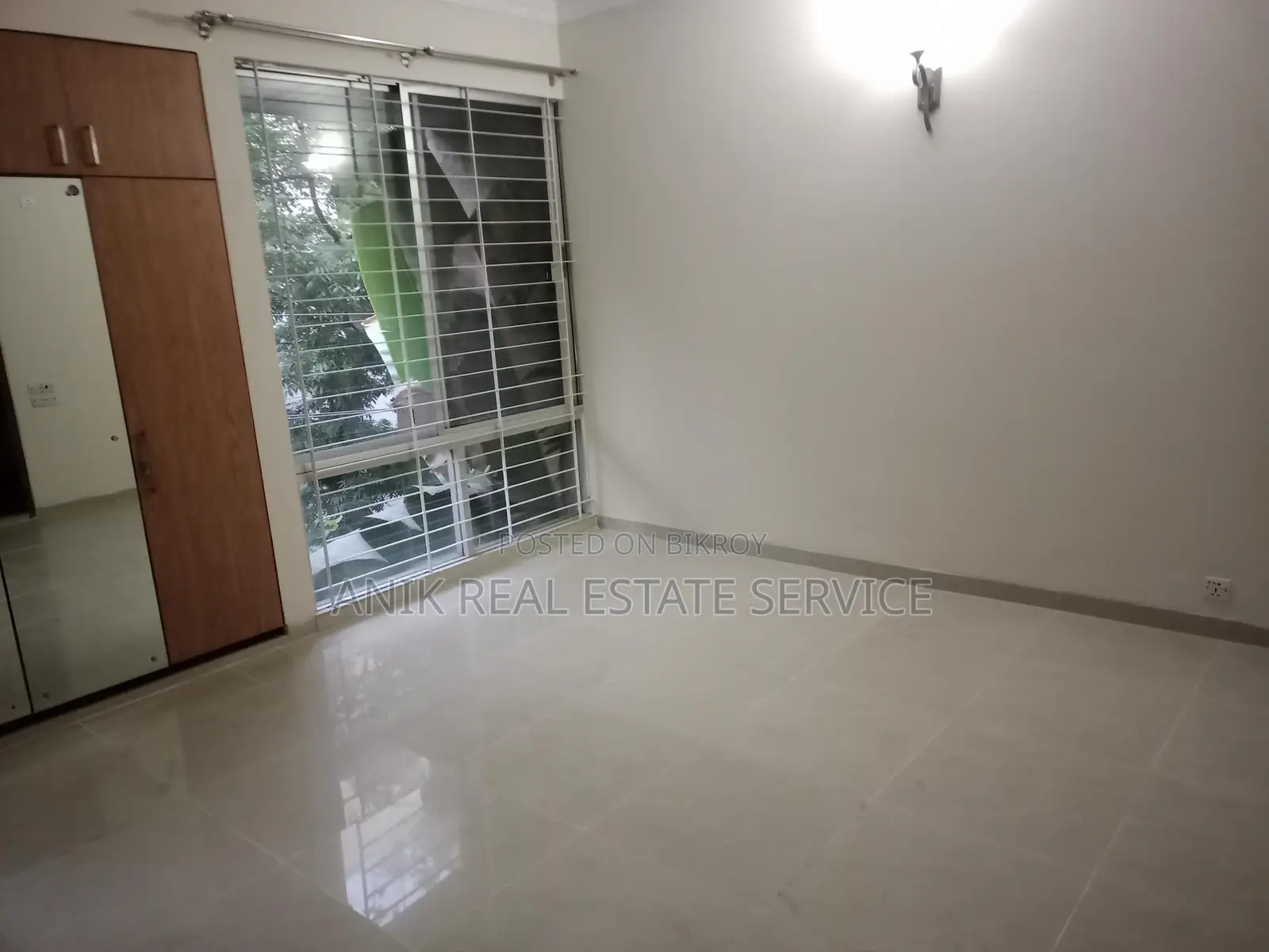গুলশান ২-এ ভালো মানের ৩ বেডরুমের আনফার্নিশড ফ্ল্যাট ভাড়া