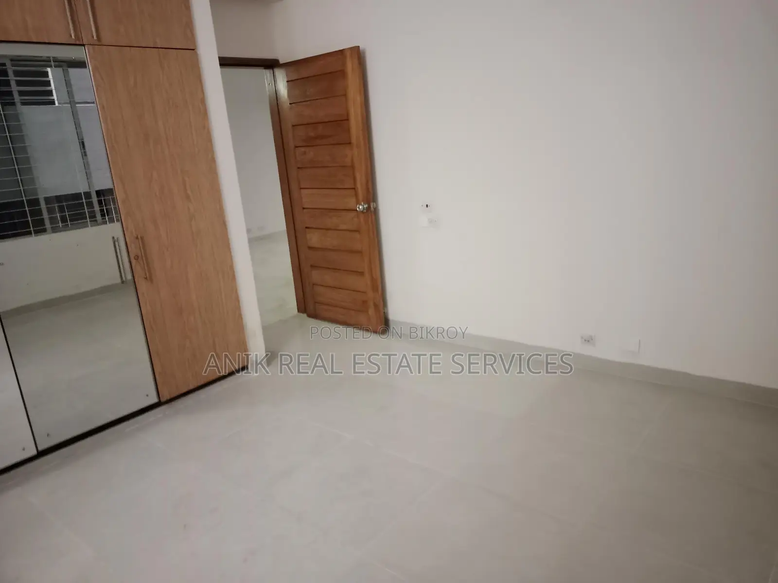 Good Quality 3 Bedroom Un Farnised Flat Rent At Gulshan 2
