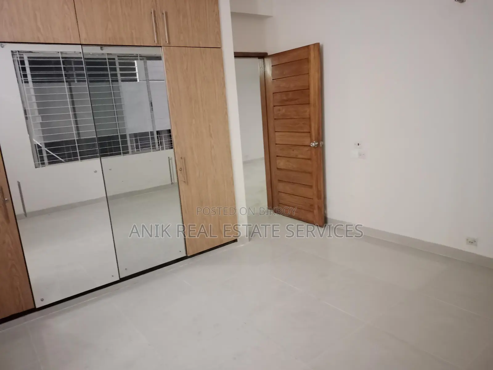 Good Quality 3 Bedroom Un Farnised Flat Rent At Gulshan 2