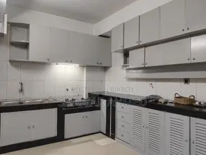 গুলশানে ২৫০০ বর্গফুটের ৩ বেডরুমের আনফার্নিশড অ্যাপার্টমেন্ট ভাড়া হবে