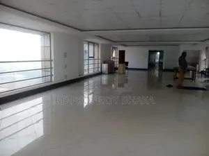 গুলশান এভিনিউতে ৭৫০০ বর্গফুটের চমৎকার বাণিজ্যিক স্পেস ভাড়ার জন্য