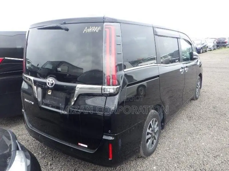 Toyota Esquire Gi package 2020