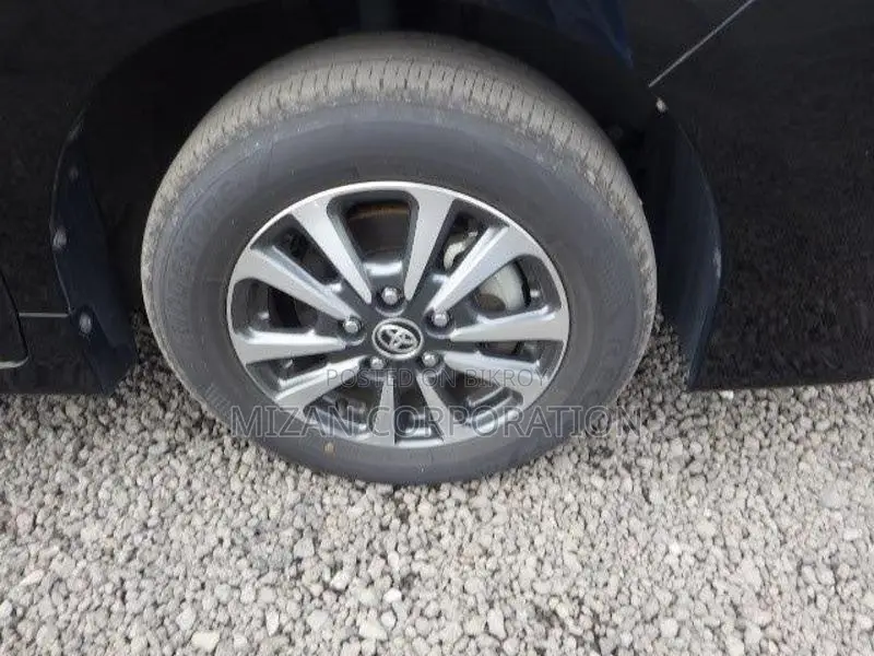 Toyota Esquire Gi package 2020