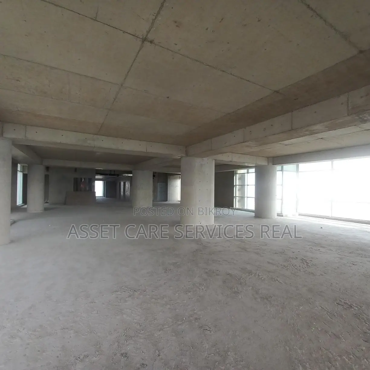 Exclusive New Commercial Floor 8400 Sq Ft @ Gulshan 2 Circle