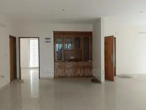 গুলশান ১-এ ২৪৩০ বর্গফুটের পর্যাপ্ত আলো-বাতাসপূর্ণ আন-ফার্নিশড অ্যাপার্টমেন্ট ভাড়ার জন্য