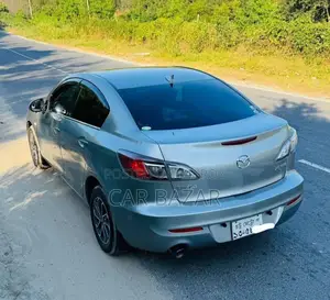Mazda Axela Sky active 1.5L 2012