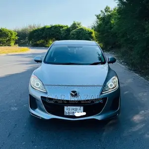 Mazda Axela Sky active 1.5L 2012