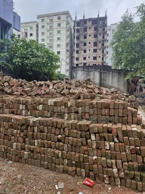 হাতিরঝিলের কাছে বাউন্ডারি করা ৮.৫ কাঠা জমি বিক্রি হবে।