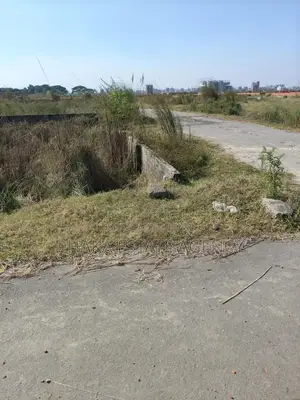 Block P, 40 feet by 25 feet Road Corner 5 Katha Plot for Sale